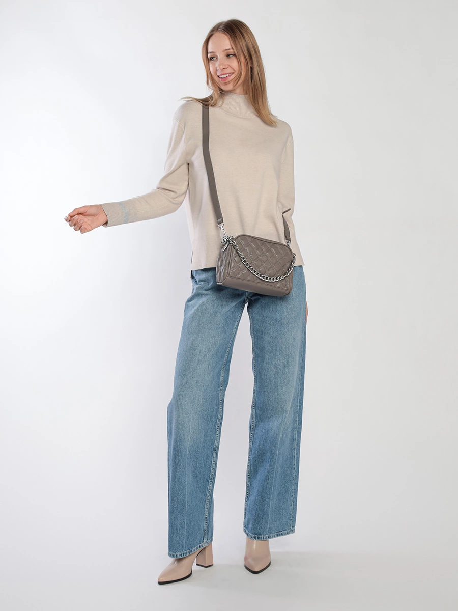 Сумка кроссбоди-мини серого цвета с декоративной строчкой